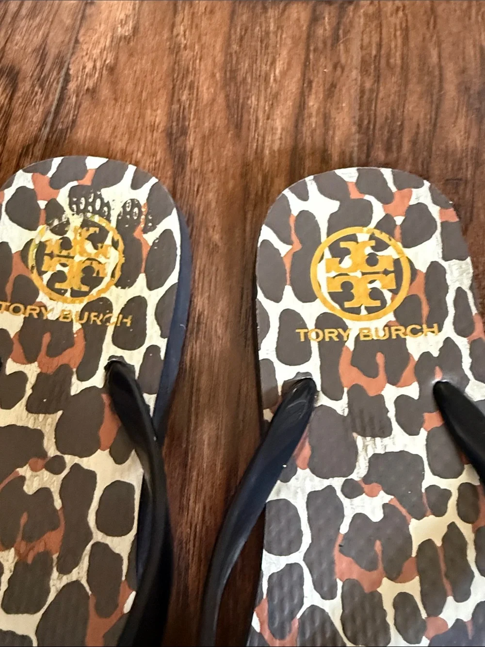 Tory Burch Leopard Print Flip Flops Logo, size 8